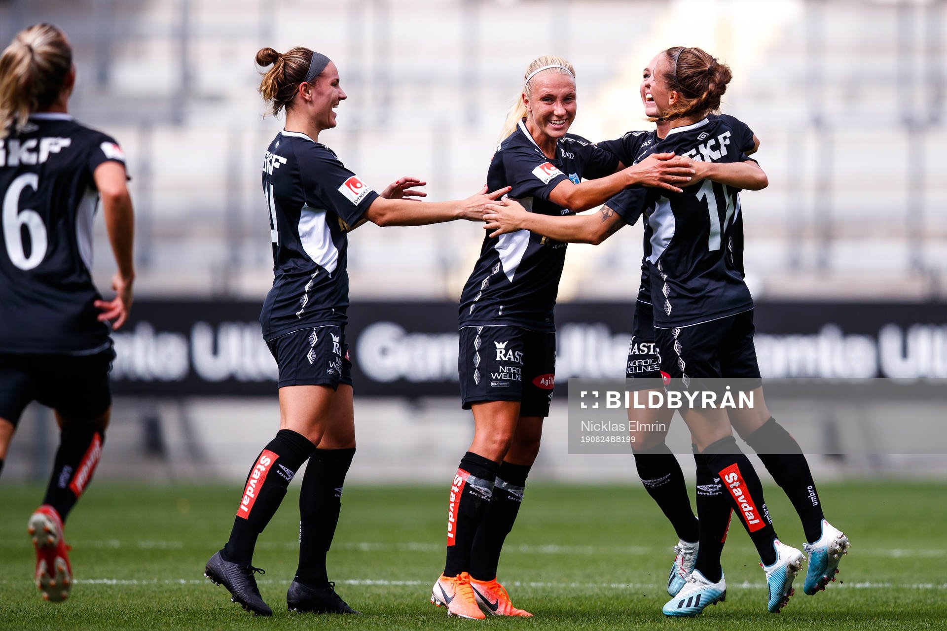 Göteborgs spelare jublar efter 1-0 av Elin Rubensson under fotbollsmatchen i Damallsvenskan mellan Kopparbergs/Göteborg och Linköping den 24 augusti 2019 i Göteborg.