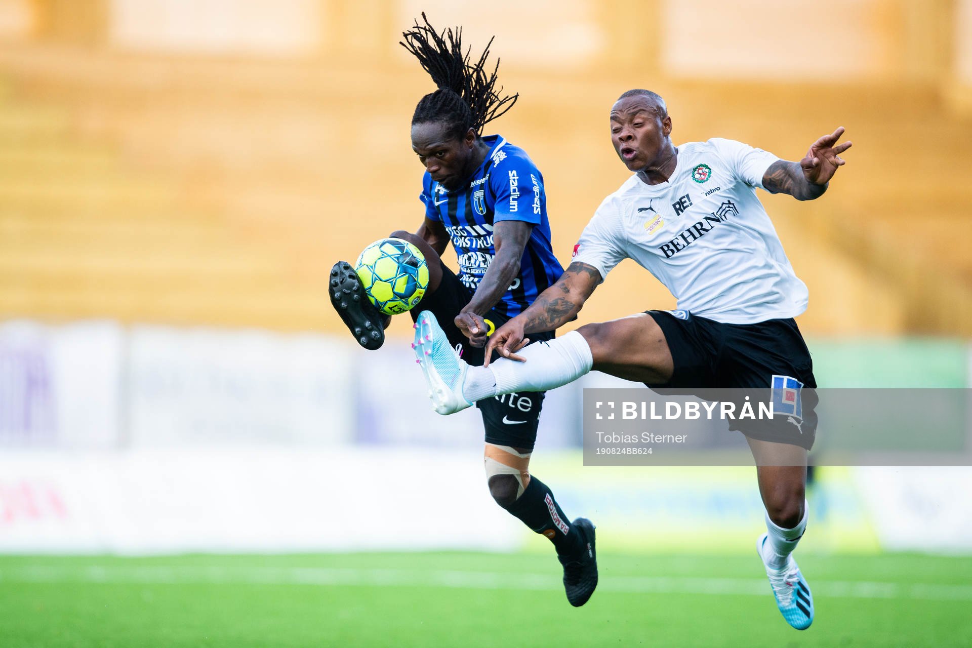 Kebba Ceesay och Örebros Carlos Strandberg
