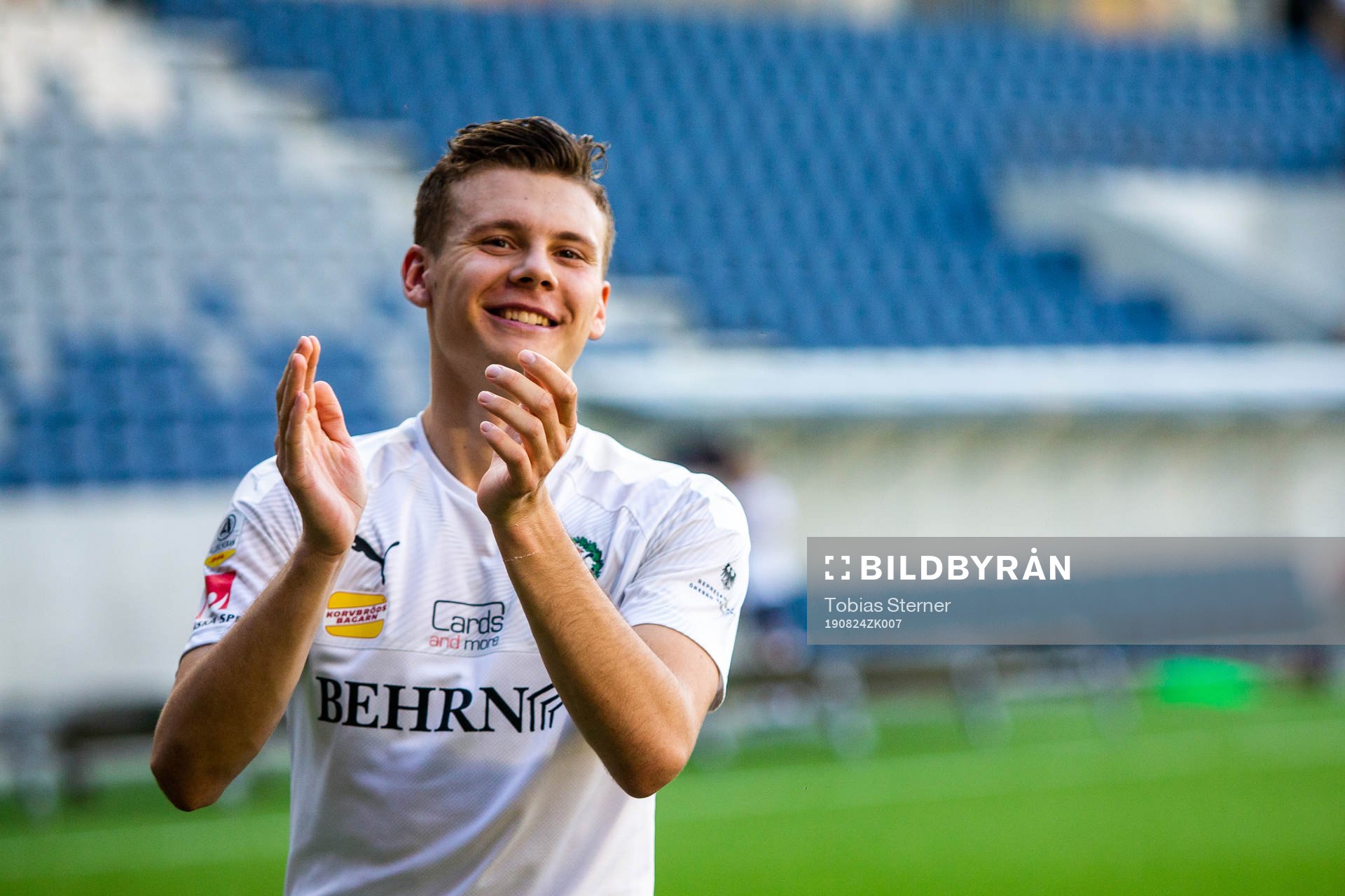 Örebros Jake Larsson jublar