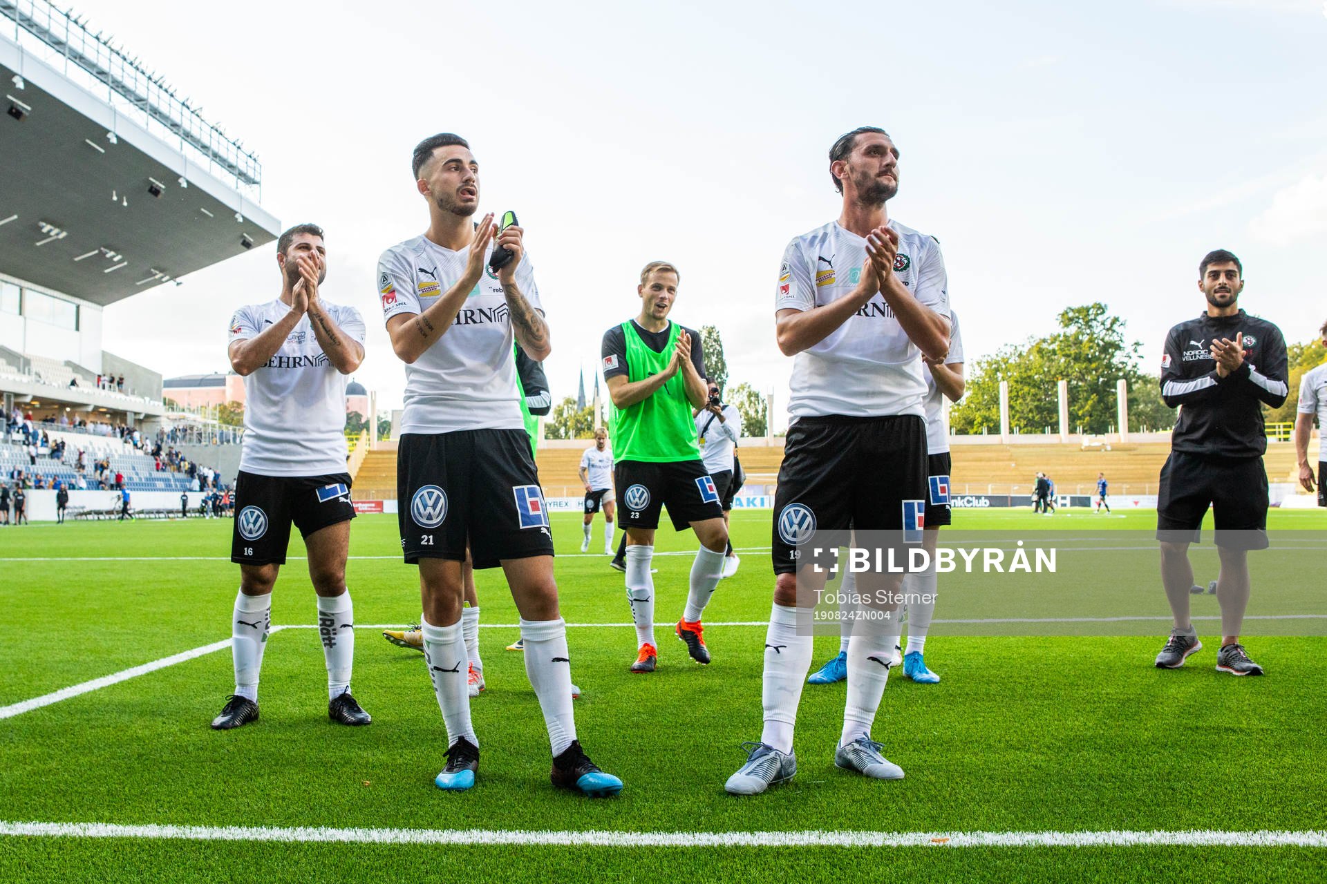 Örebros Yaser Kasım, Simon Amin och Agon Mehmeti jublar