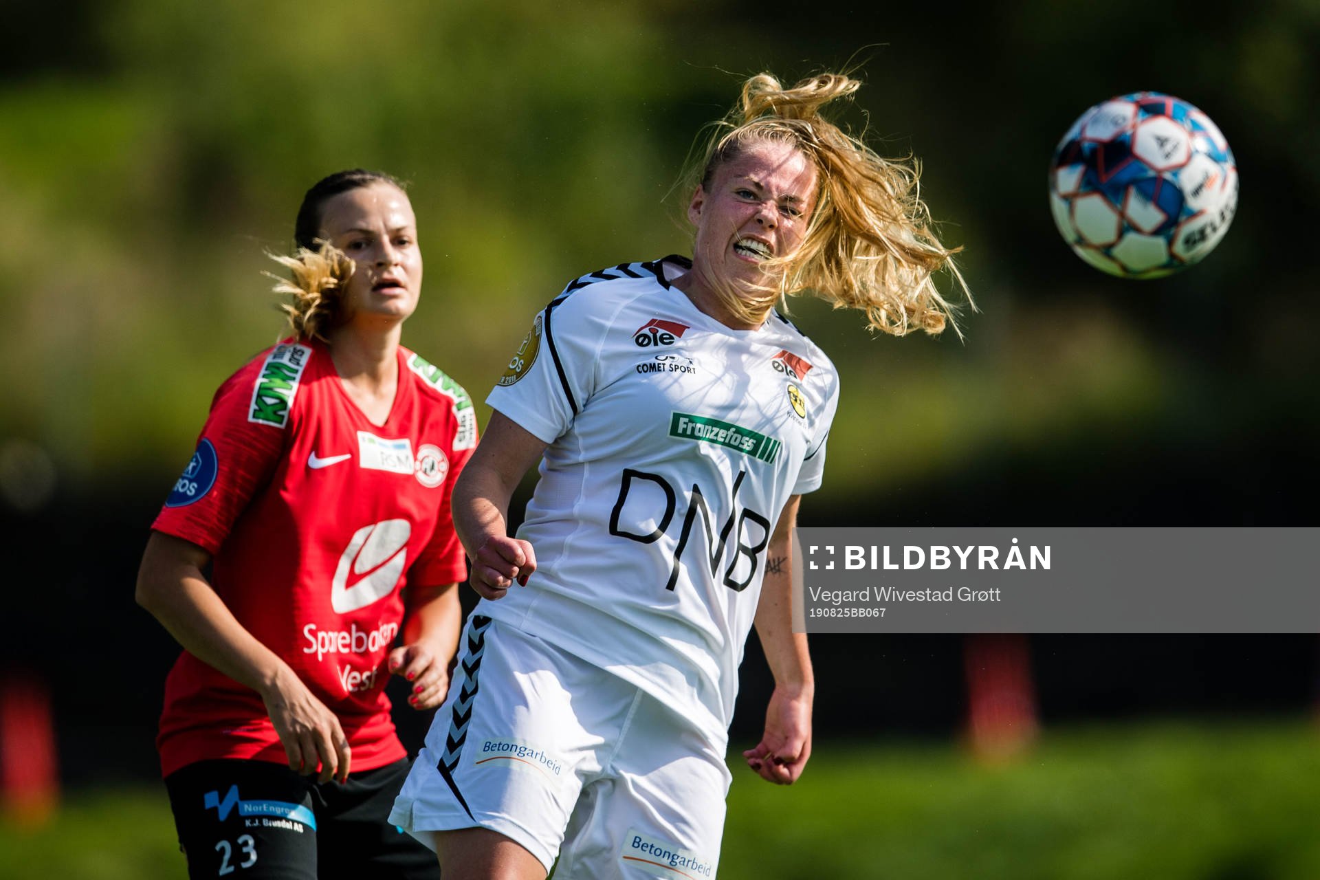 Milica Mijatovic of Arna-Bjørnar and Therese Sessy Åsland