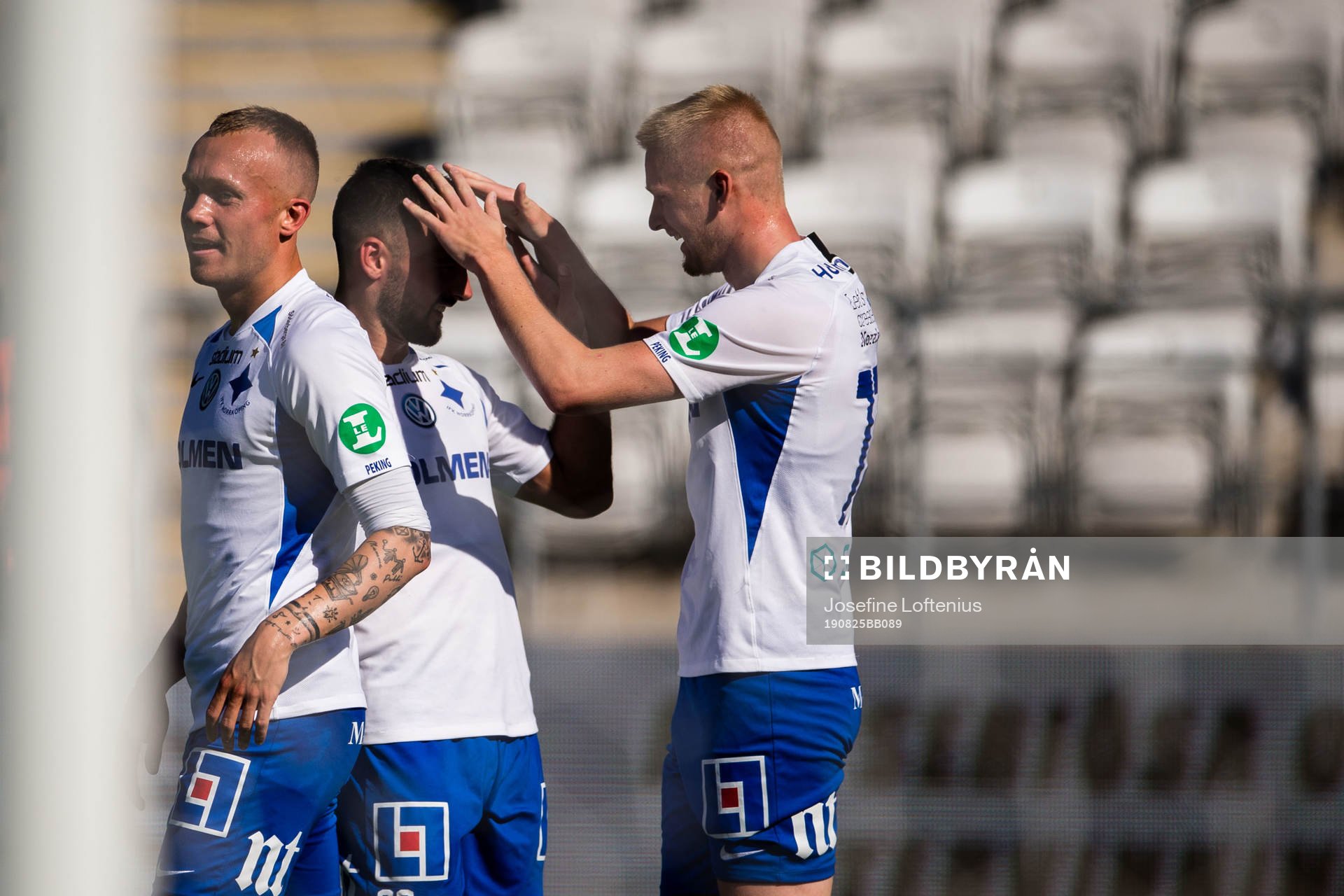 IFK Norrköpings Kalle Holmberg jublar med lagkamrater