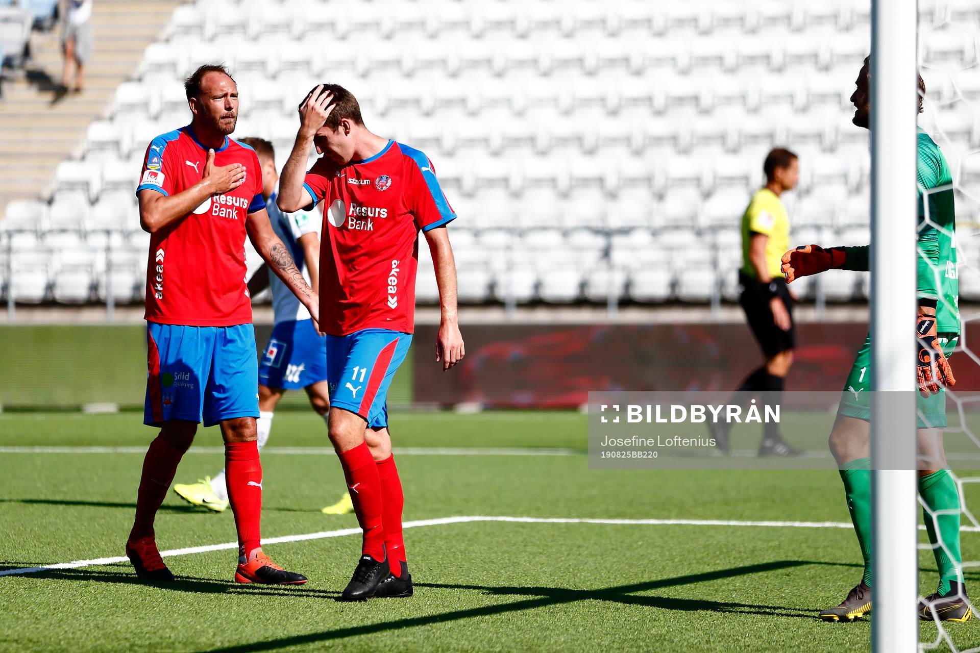 Helsingborgs Andreas Granqvist reagerar intill Adam