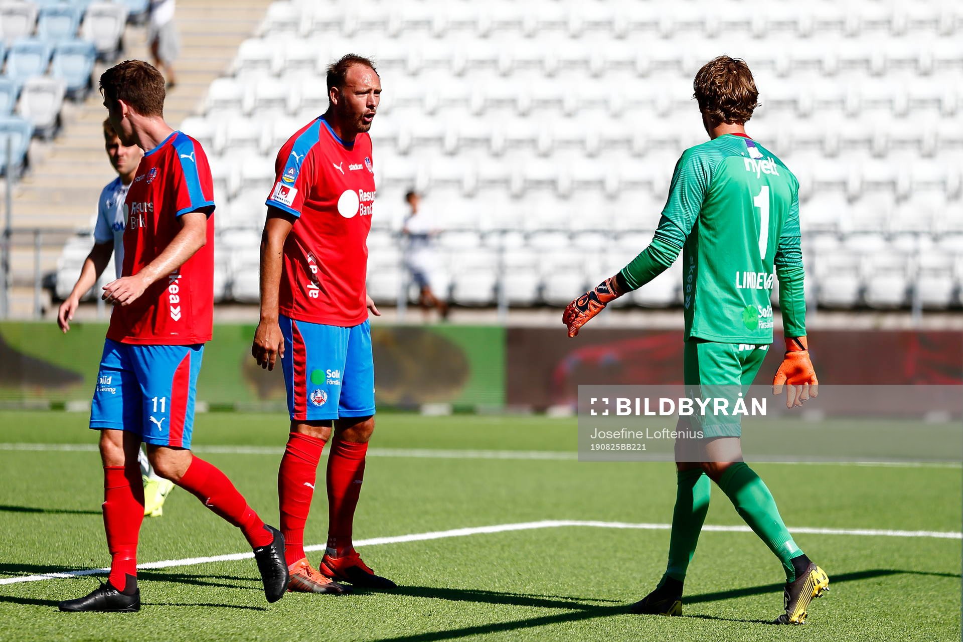 Helsingborgs Andreas Granqvist reagerar mot målvakt Anders