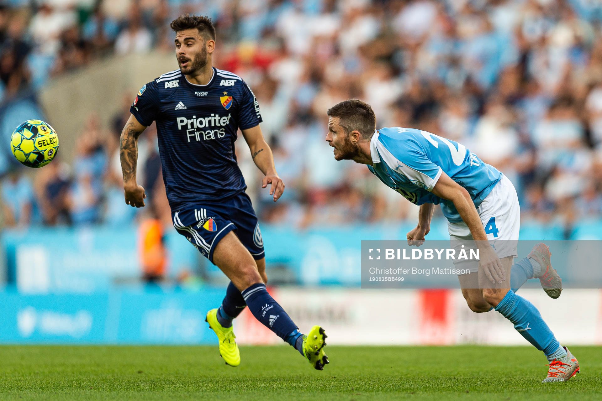 Djurgårdens Astrit Ajdarevic och Malmö FFs Lasse Nielsen
