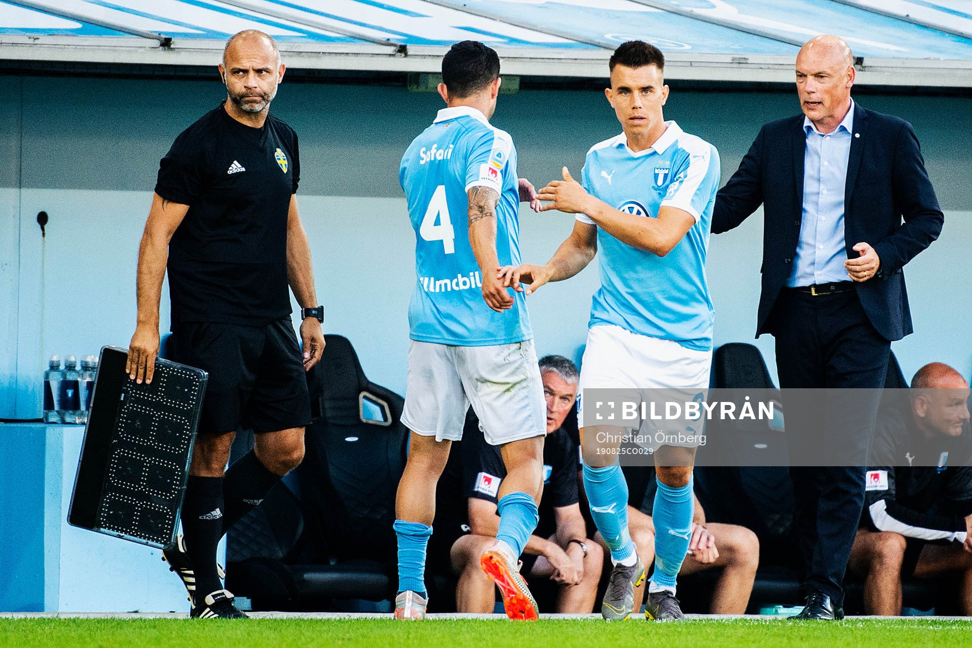 Malmö FFs  Jonas Knudsen byts in istället för Behrang