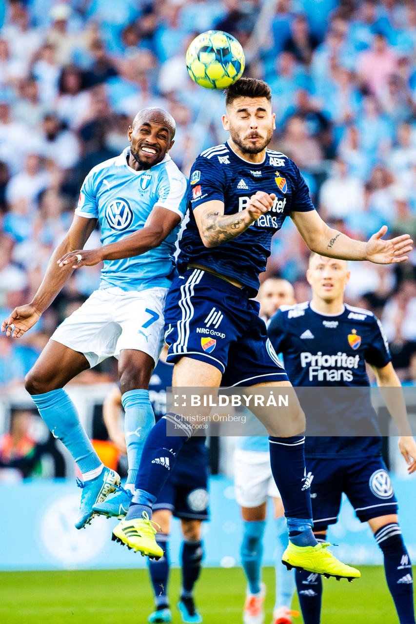 Malmö FFs Fouad Bachirou och Djurgårdens Astrit Ajdarevic