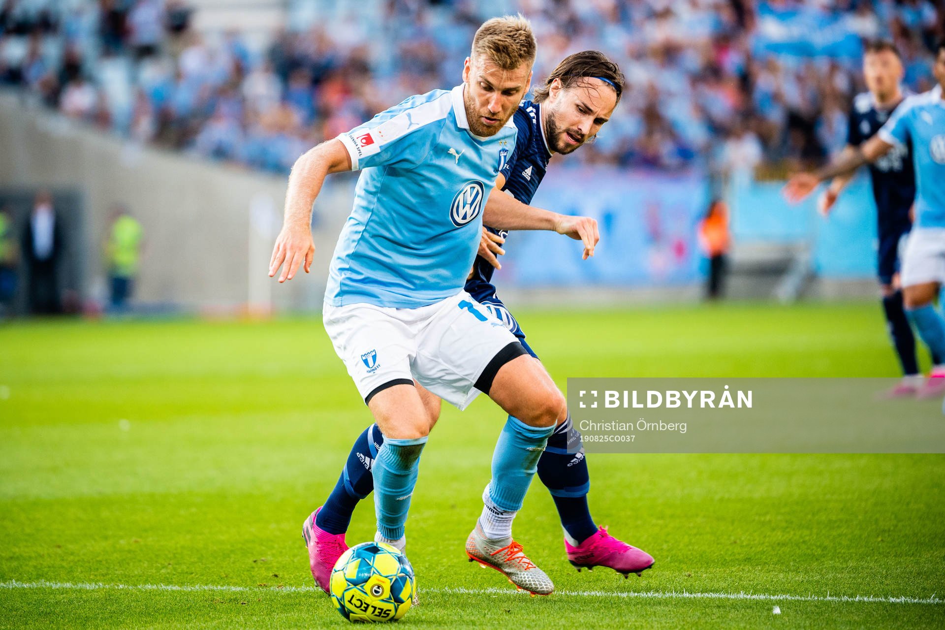 Malmö FFs Rasmus Bengtsson och Djurgårdens Kevin Walker