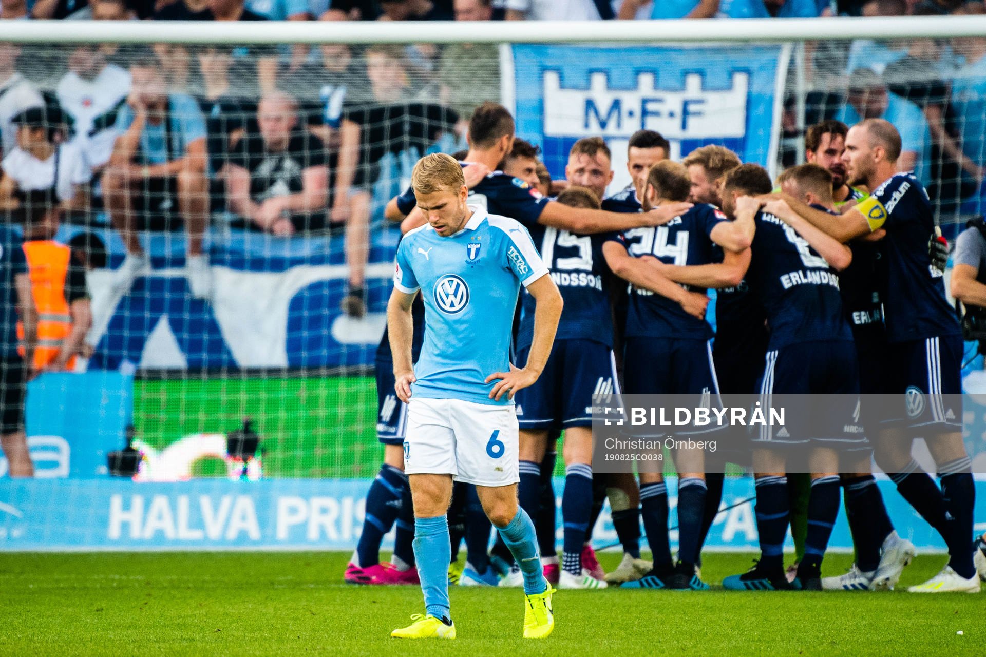 Malmö FFs Oscar Lewicki deppar framför jublande