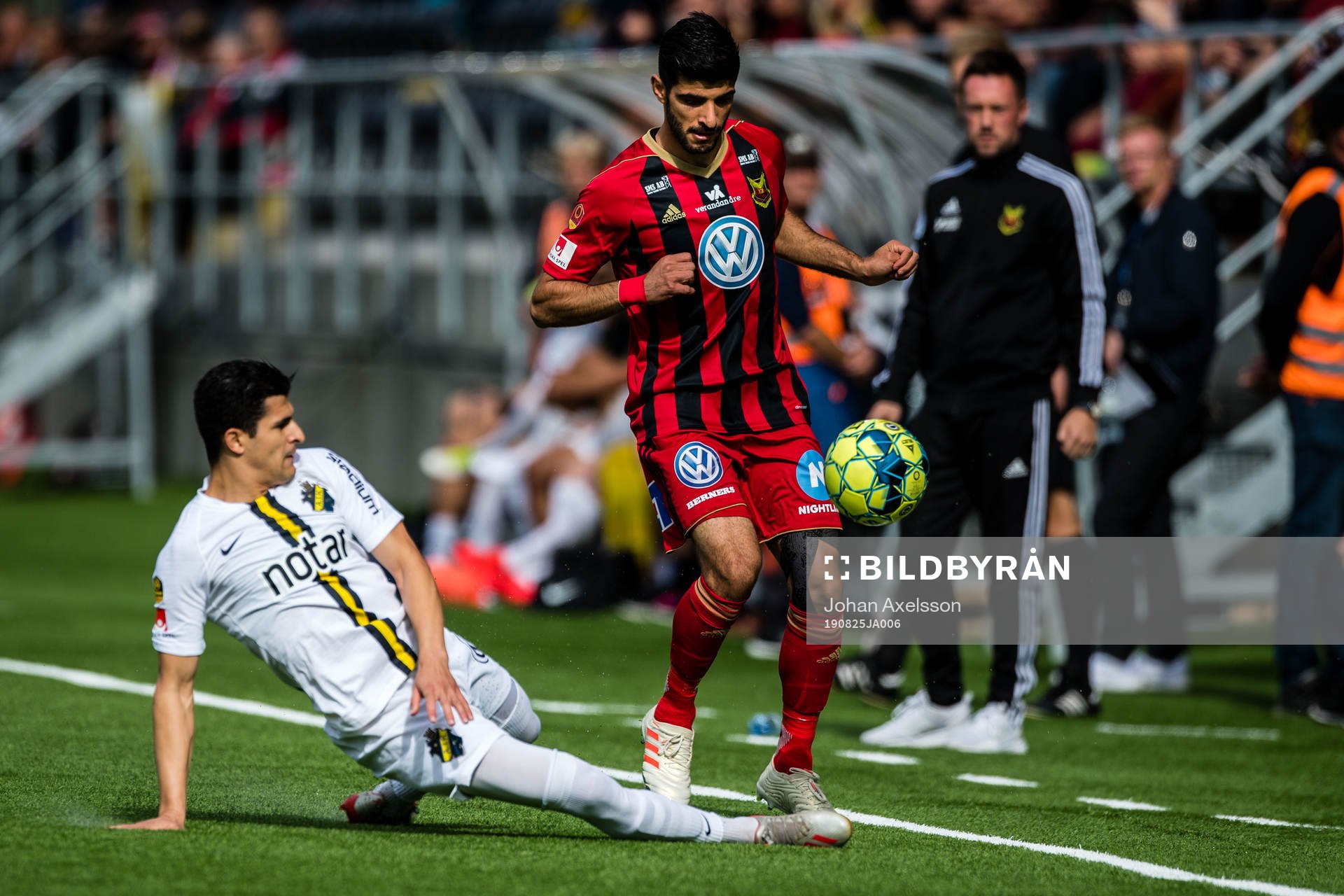 s Tarik Elyounoussi och  Östersunds Rewan Amin