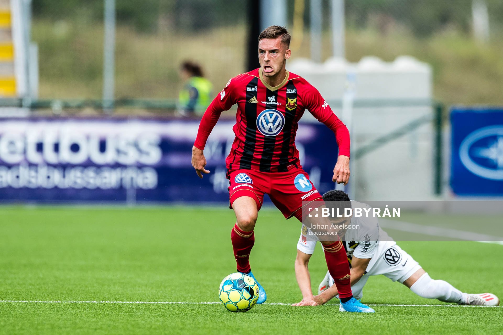 s  Tarik Elyounoussi