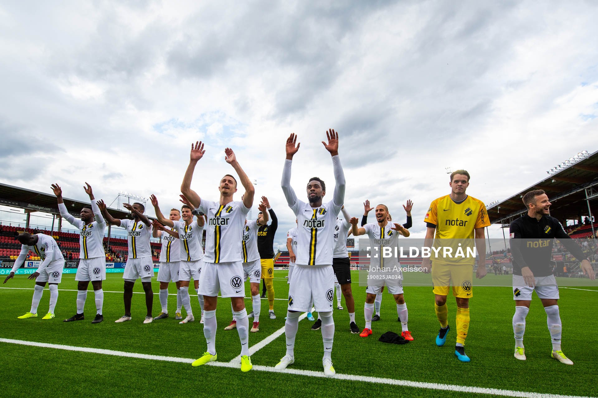 AIK:s Rasmus Lindkvist och Heradi Rashidi jublar med publiken efte fotbollsmatchen i Allsvenskan mellan Östersund och AIK den 25 Augusti 2019 i Östersund.