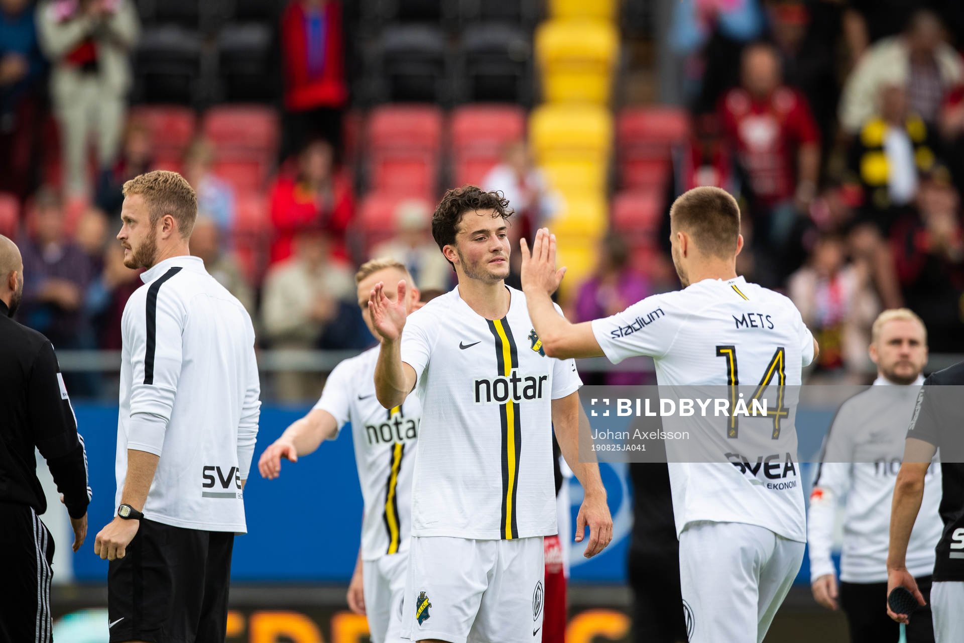 s Daniel Granli  och Karol Mets jublar