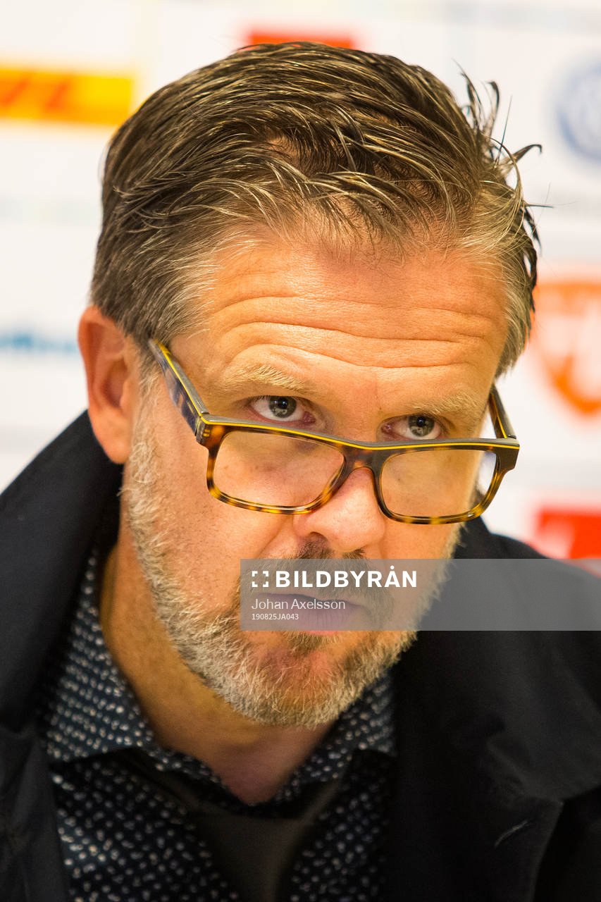 s tränare Rikard Norling på presskonferensen