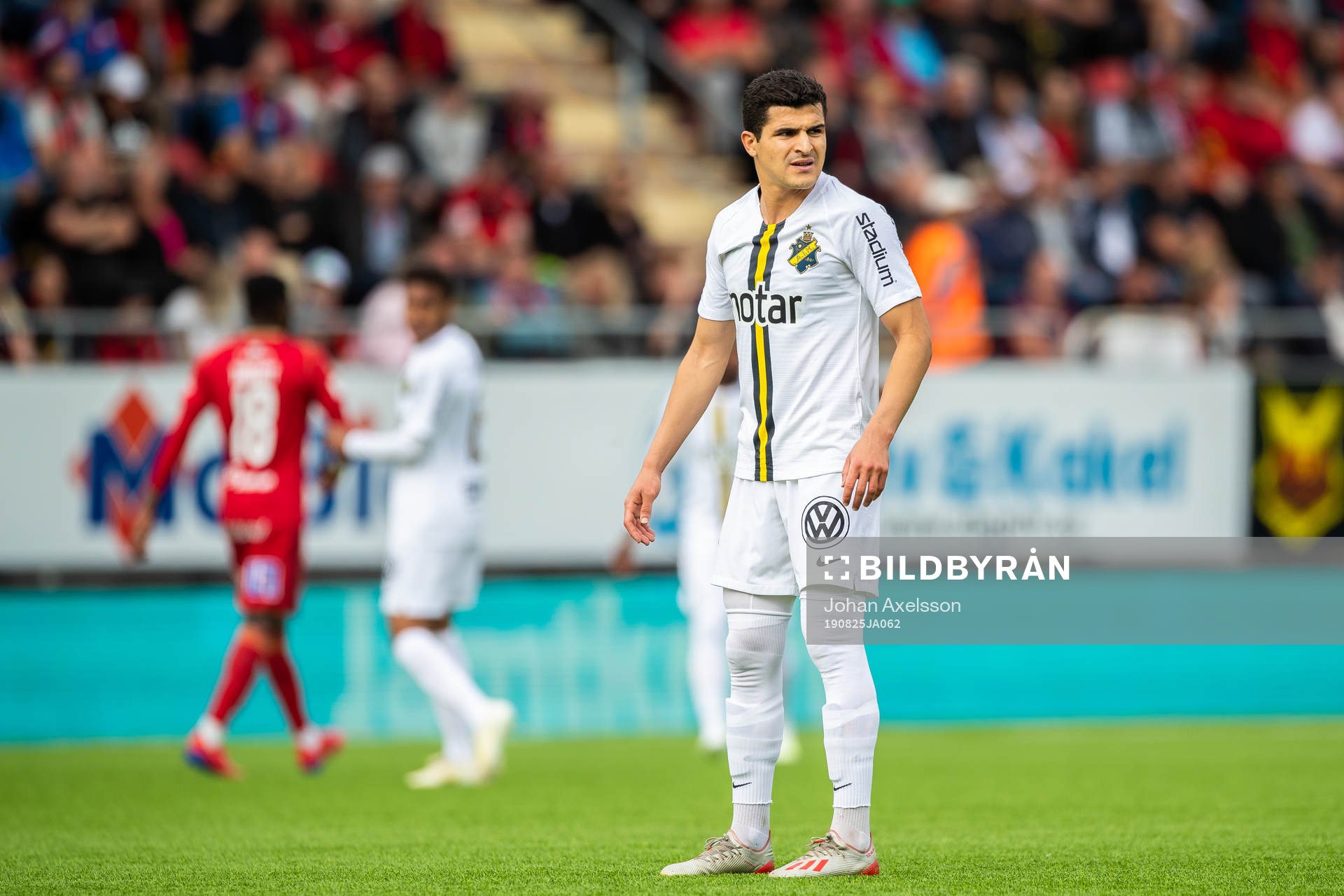 s Tarik Elyounoussi