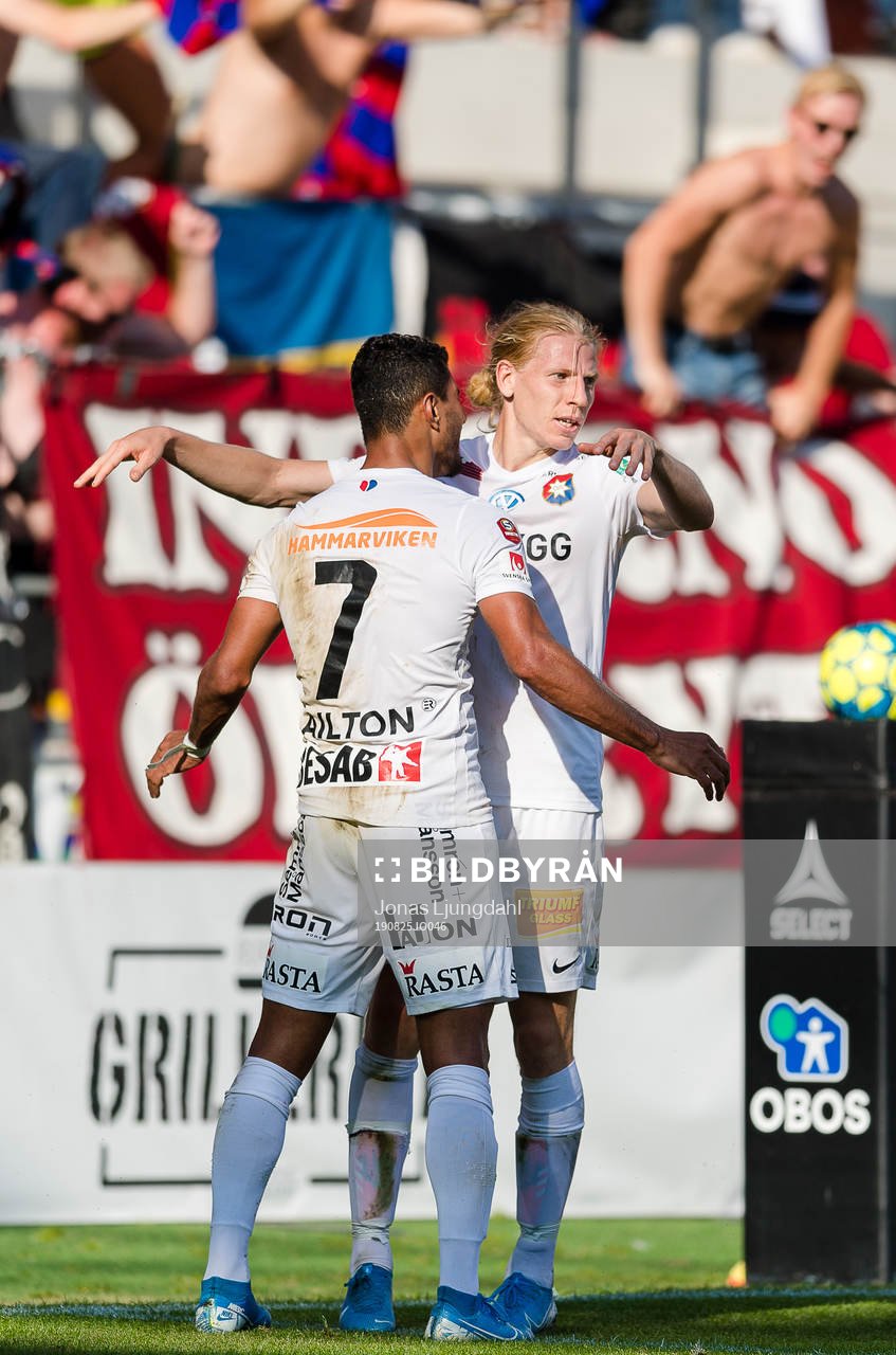 Örgrytes Ailton Almeida och Gustav Ludwigson jublar efter mål 1-3 under fotbollsmatchen i Superettan mellan Öster och Örgryte den 25 augusti 2019 i Växjö.