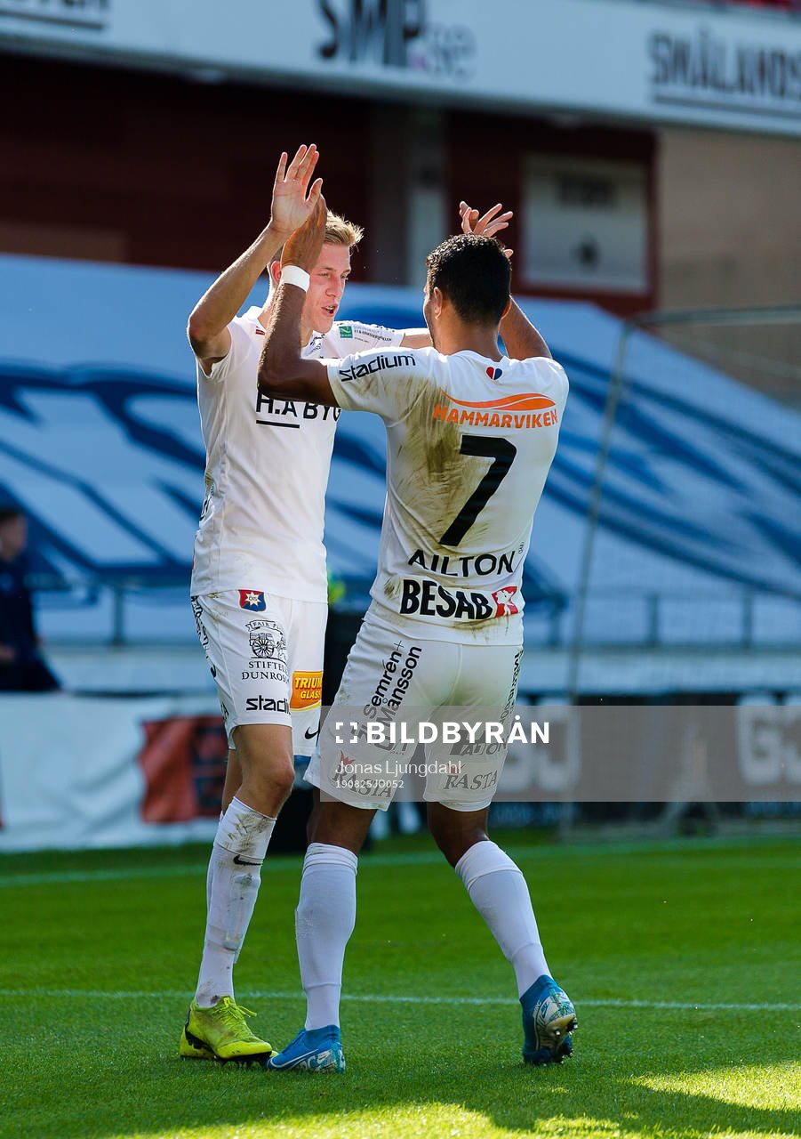 Örgrytes Alexander Bernhardsson och Ailton Almeida jublar