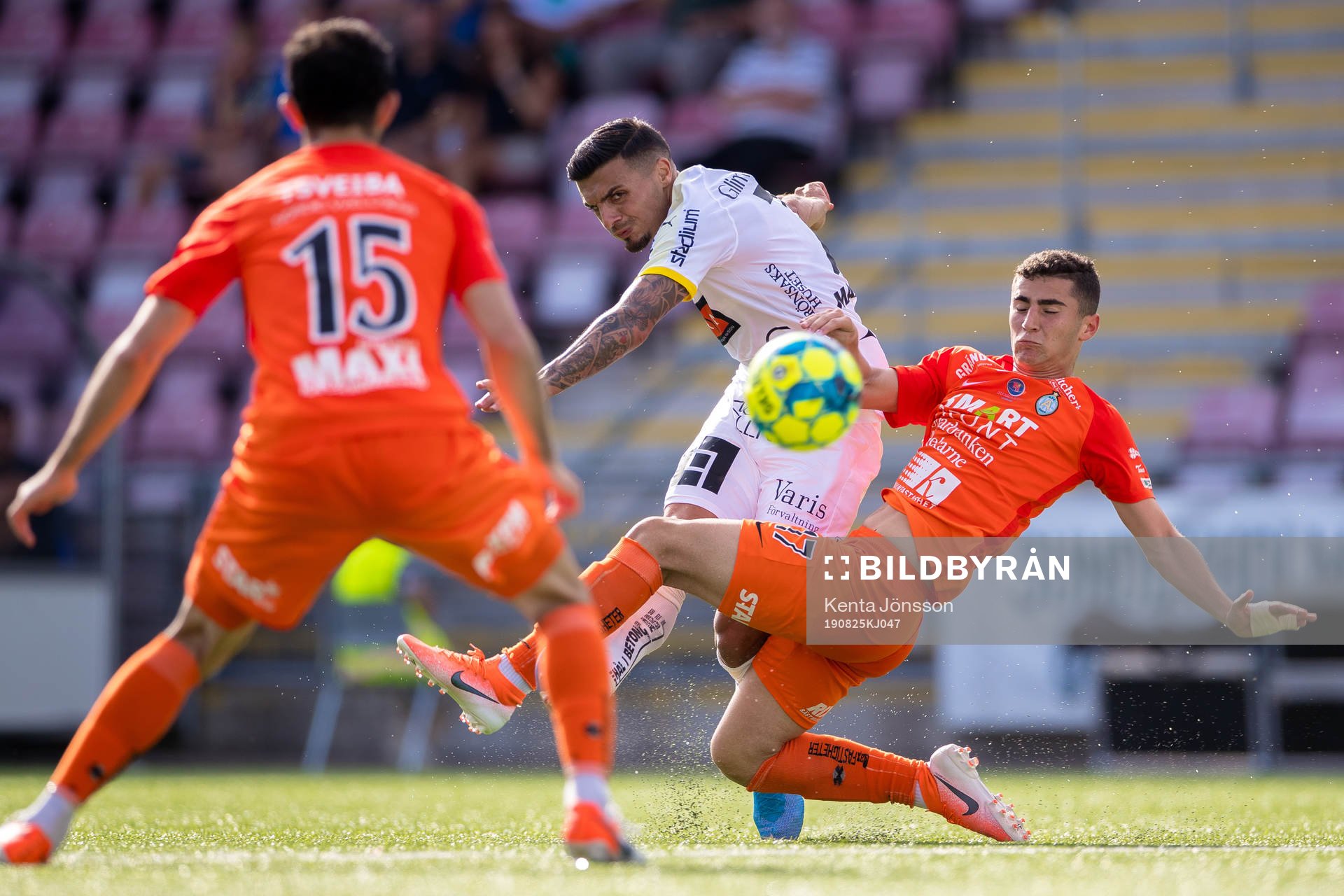 Häckens Ahmed Yasin och AFC Eskilstunas Adnan Kojic