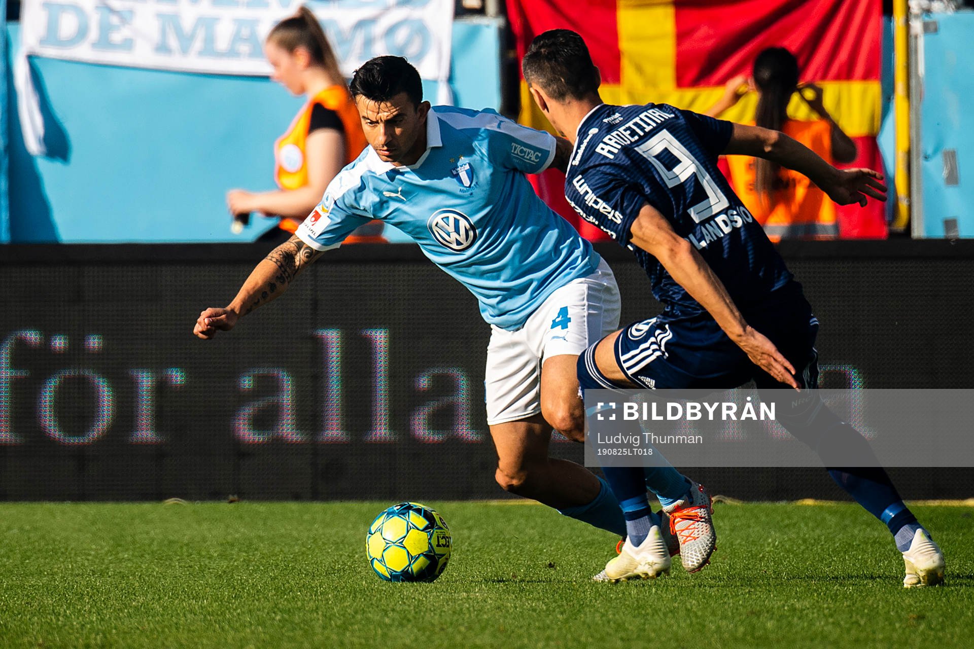 Djurgårdens Haris Radetinac och Malmö FFs Behrang Safari