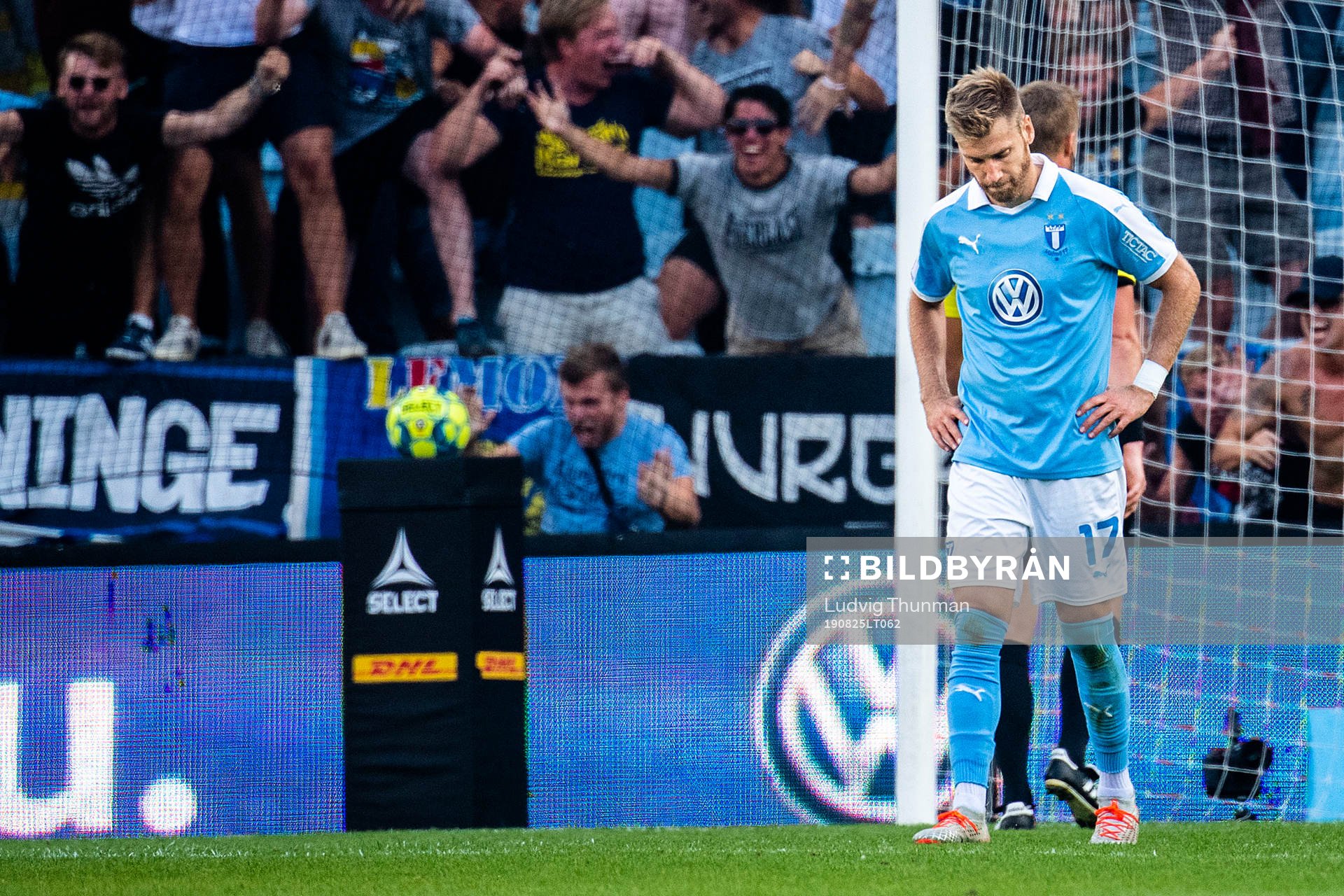 Malmö FFs  Rasmus Bengtsson deppar