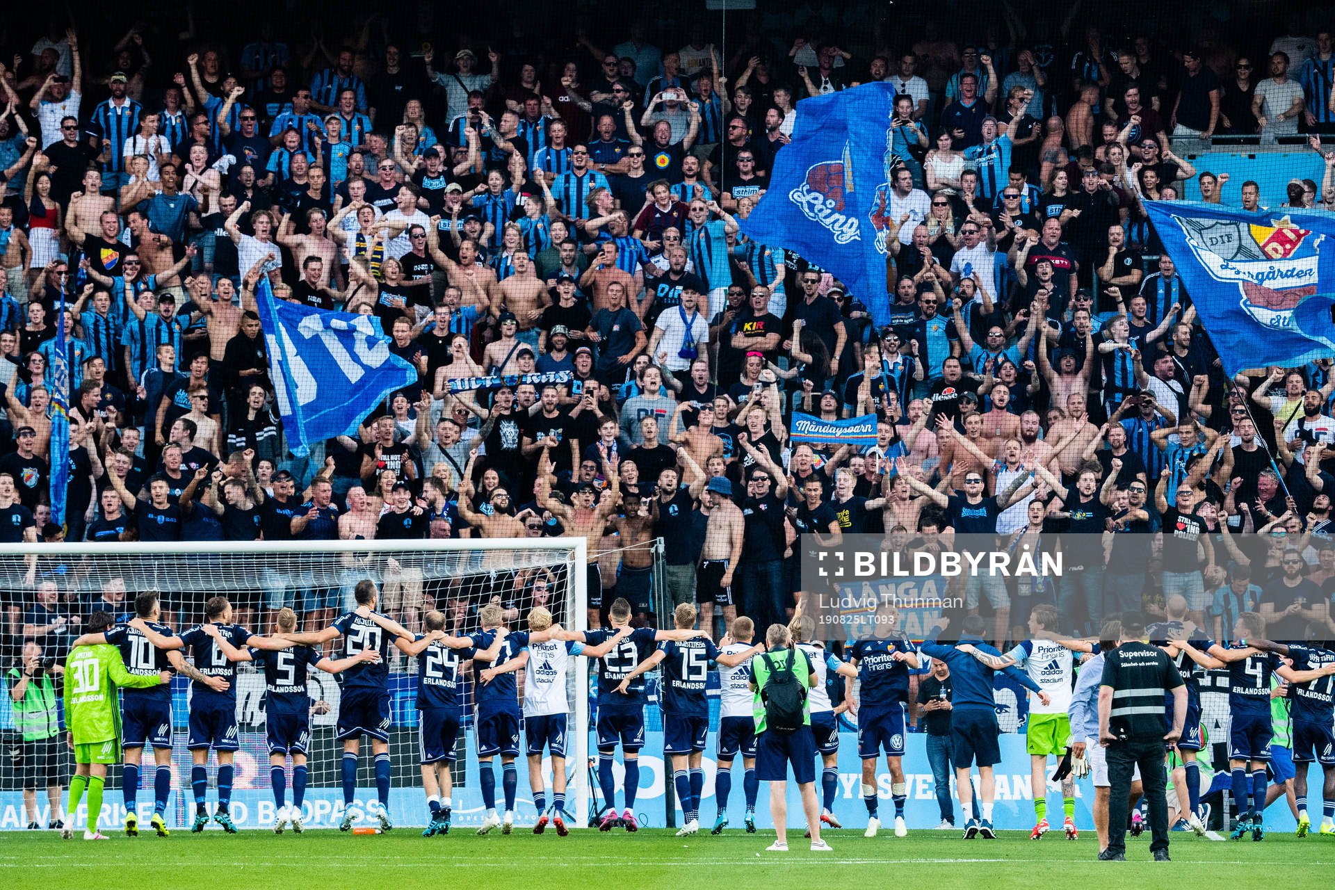 Djurgårdens spelare jublar efter fotbollsmatchen i Allsvenskan mellan Malmö FF och Djurgården den 25 augusti 2019 i Malmö.
