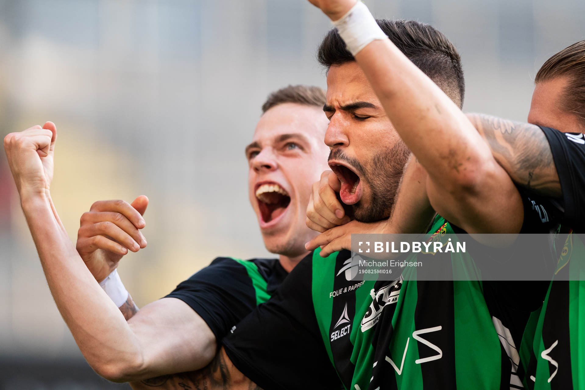 GAIS Paulo Marcelo jublar med lagkamrater