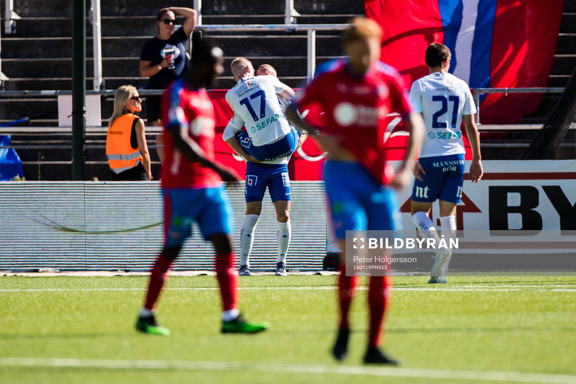 Helsingborgs Alexander Farnerud deppar samtidigt som IFK