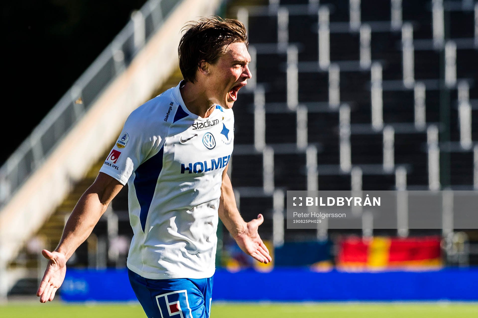 IFK Norrköpings Rasmus Lauritsen jublar efter 5-0 under fotbollsmatchen i Allsvenskan mellan IFK Norrköping och Helsingborg den 25 augusti 2019 i Norrköping.