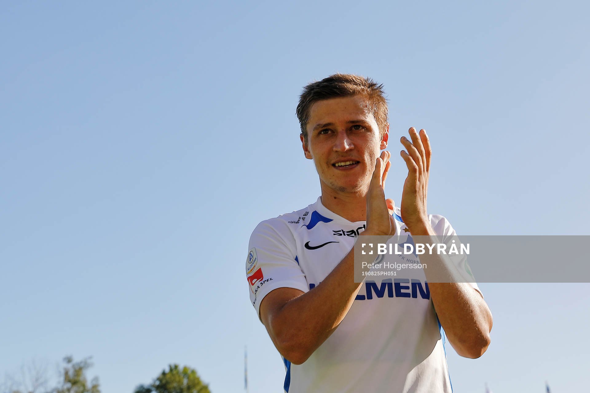 IFK Norrköpings Simon Thern jublar under fotbollsmatchen i Allsvenskan mellan IFK Norrköping och Helsingborg den 25 augusti 2019 i Norrköping.