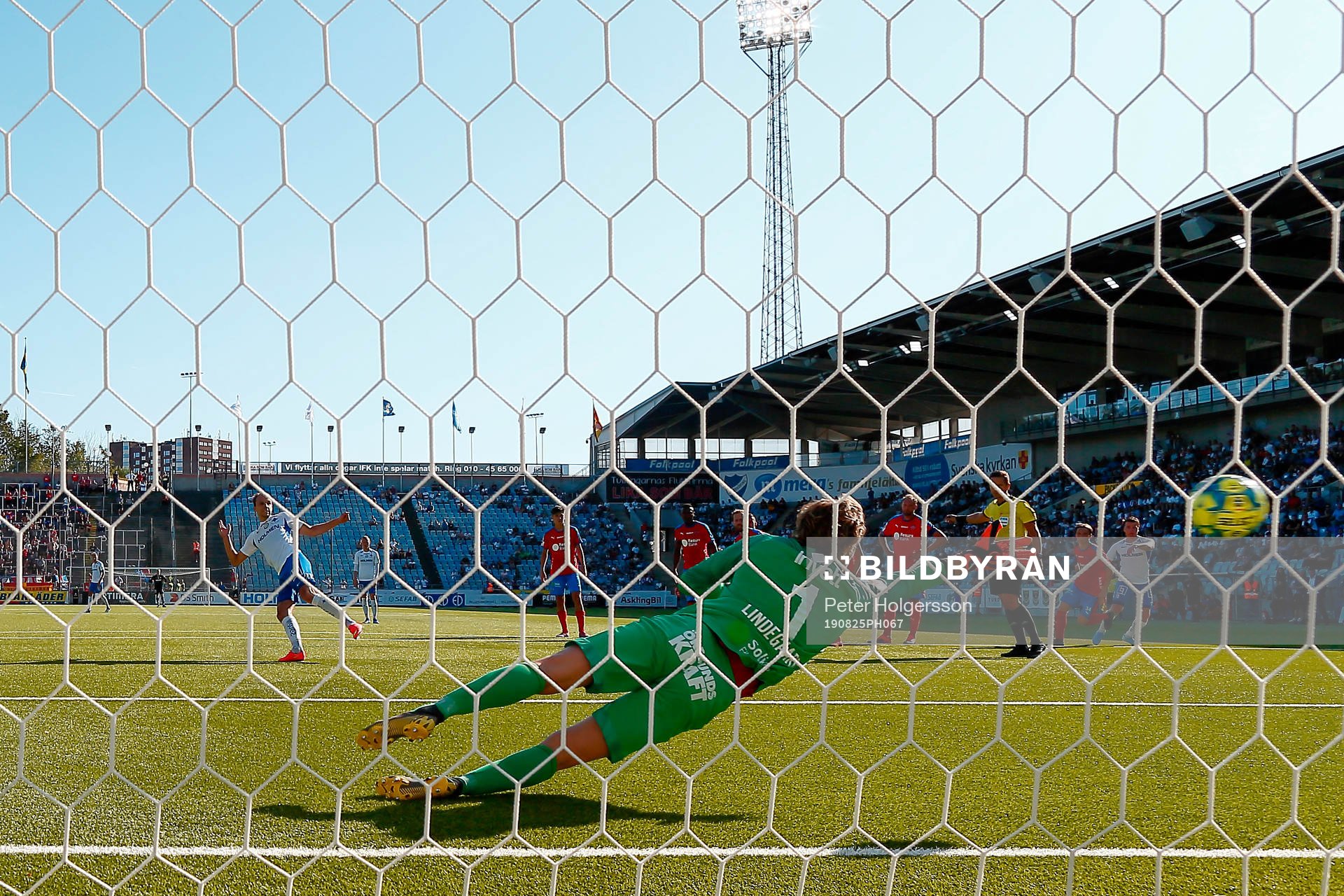Mål 4-0 på straff av IFK Norrköpings Lars Krogh Gerson