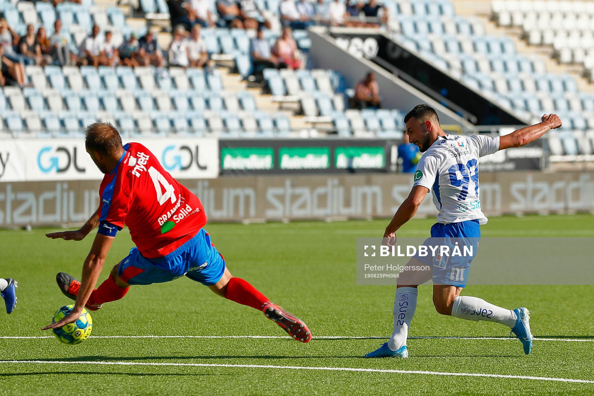 Helsingborgs Andreas Granqvist täcker skotta av IFK