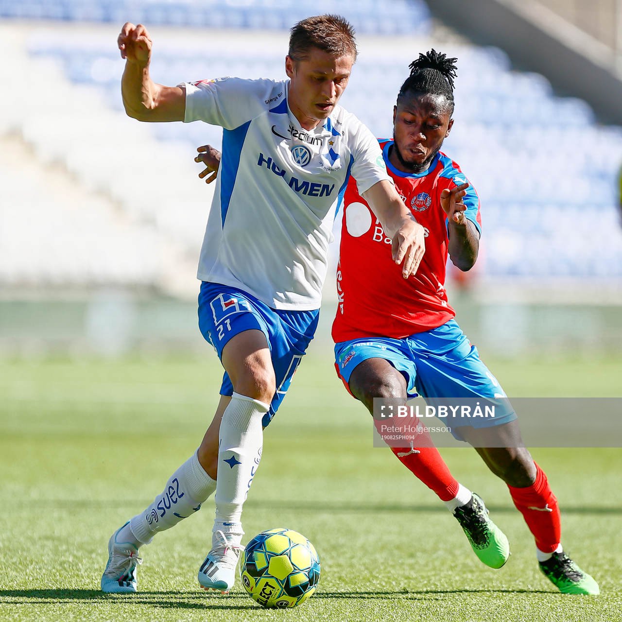 IFK Norrköpings Simon Thern och Helsingborgs Mamudu Moro