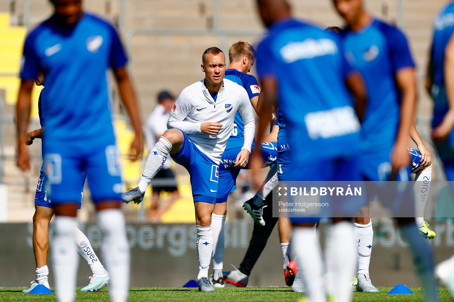 IFK Norrköpings Gudmundur Thórarinsson värmer upp