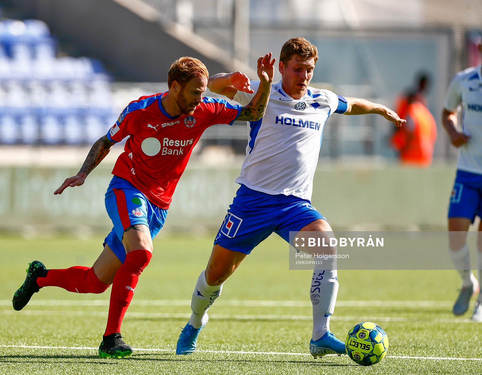 Helsingborgs Alexander Farnerud ochIFK Norrköpings Alexander Fransson under fotbollsmatchen i Allsvenskan mellan IFK Norrköping och Helsingborg den 25 augusti 2019 i Norrköping.
