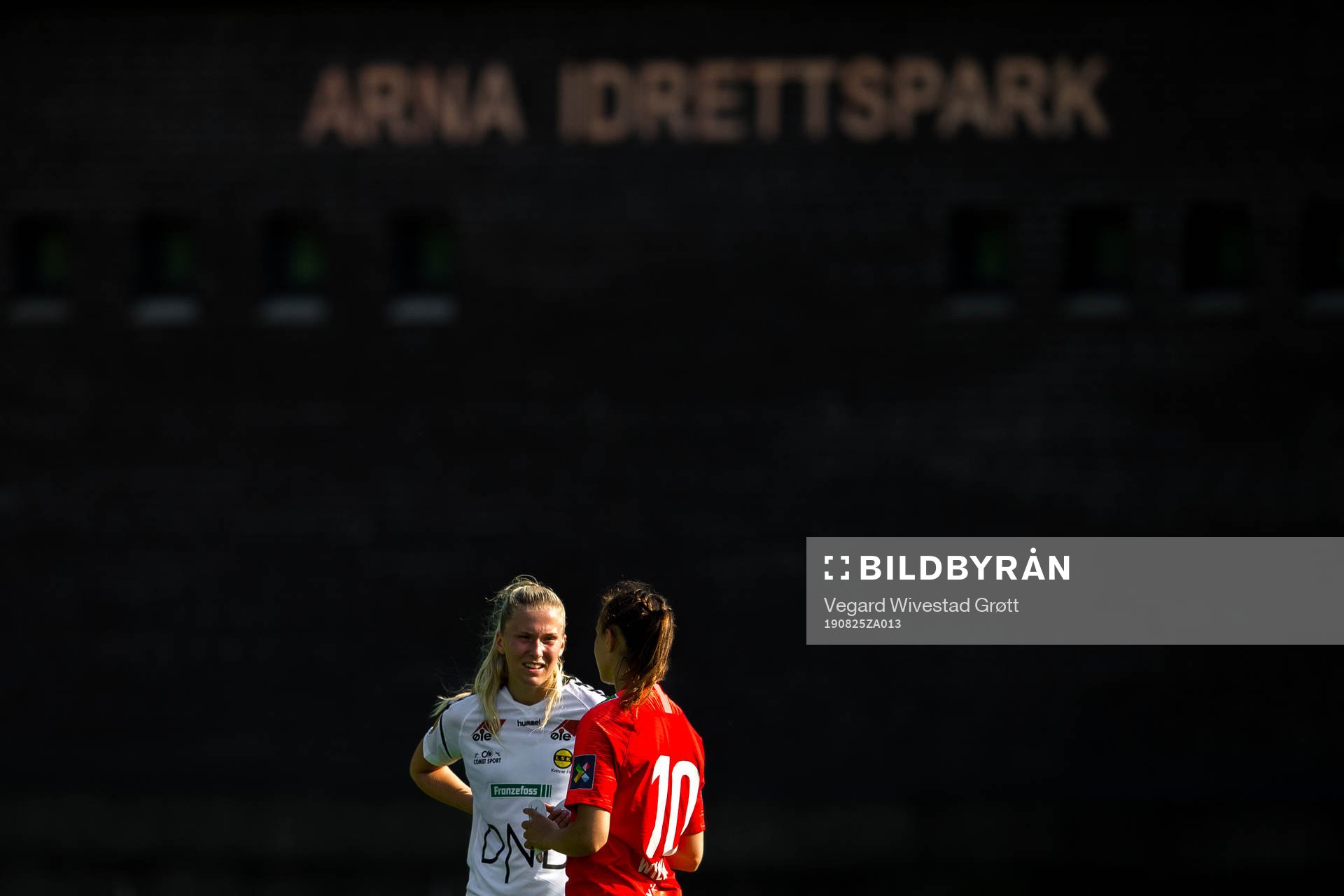 Emilie Nautnes of LSK Kvinner and Andrea Wilmann of