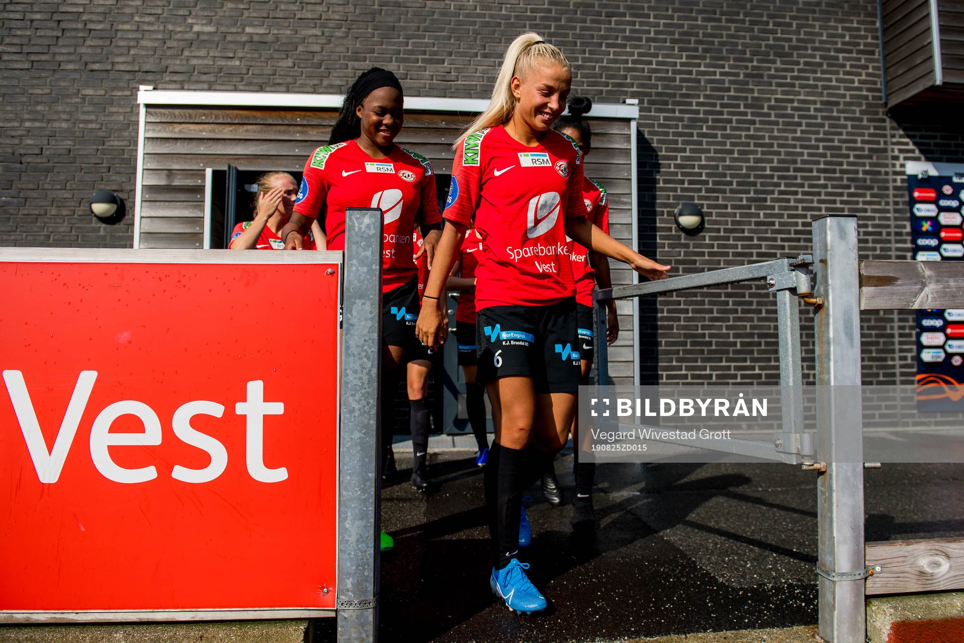 Mimi Omosefe Asom and Rikke Nygard of Arna-Bjørnar at
