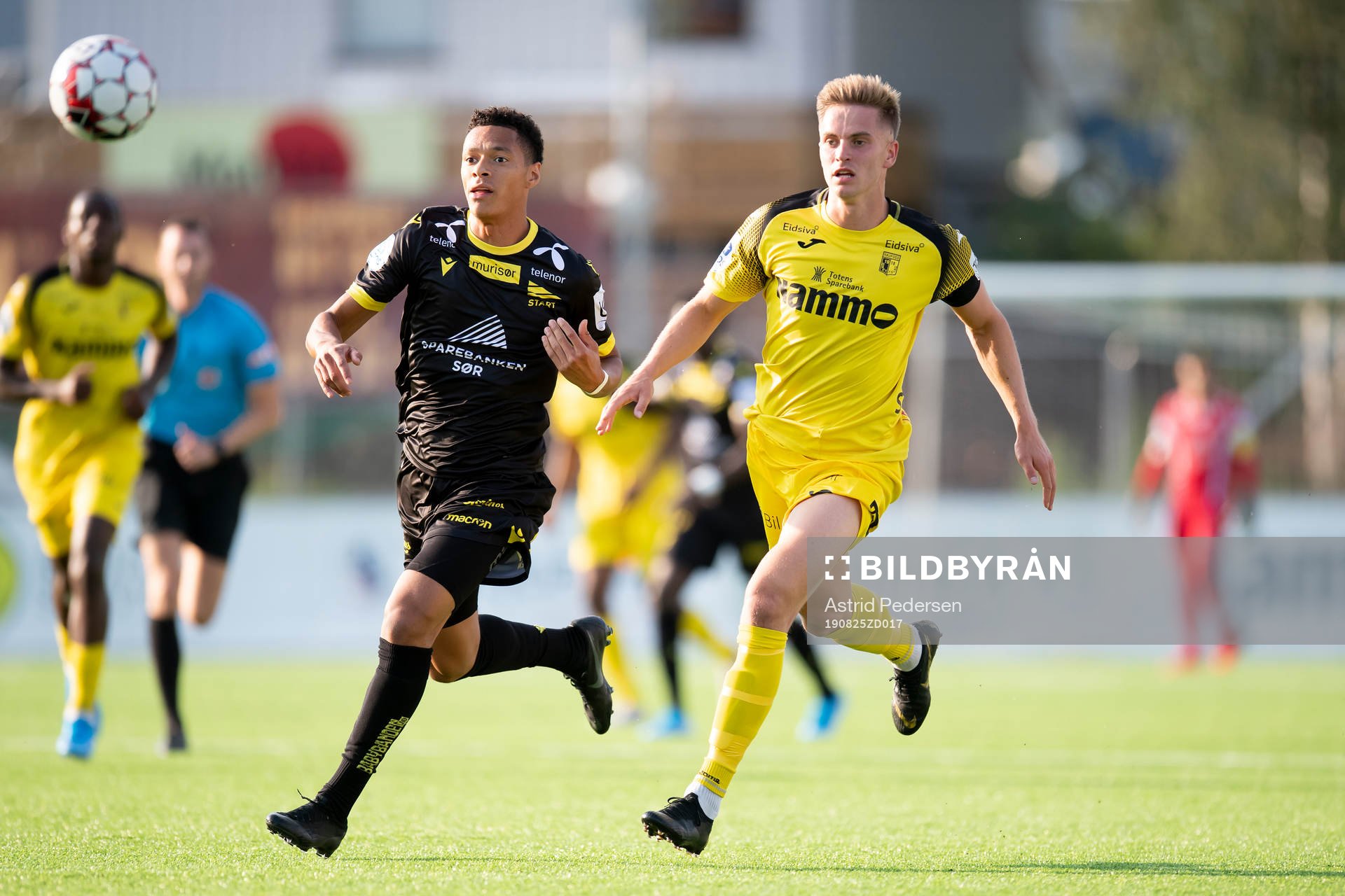 Kevin Kabran of Start and Snorre Nilsen of Raufoss