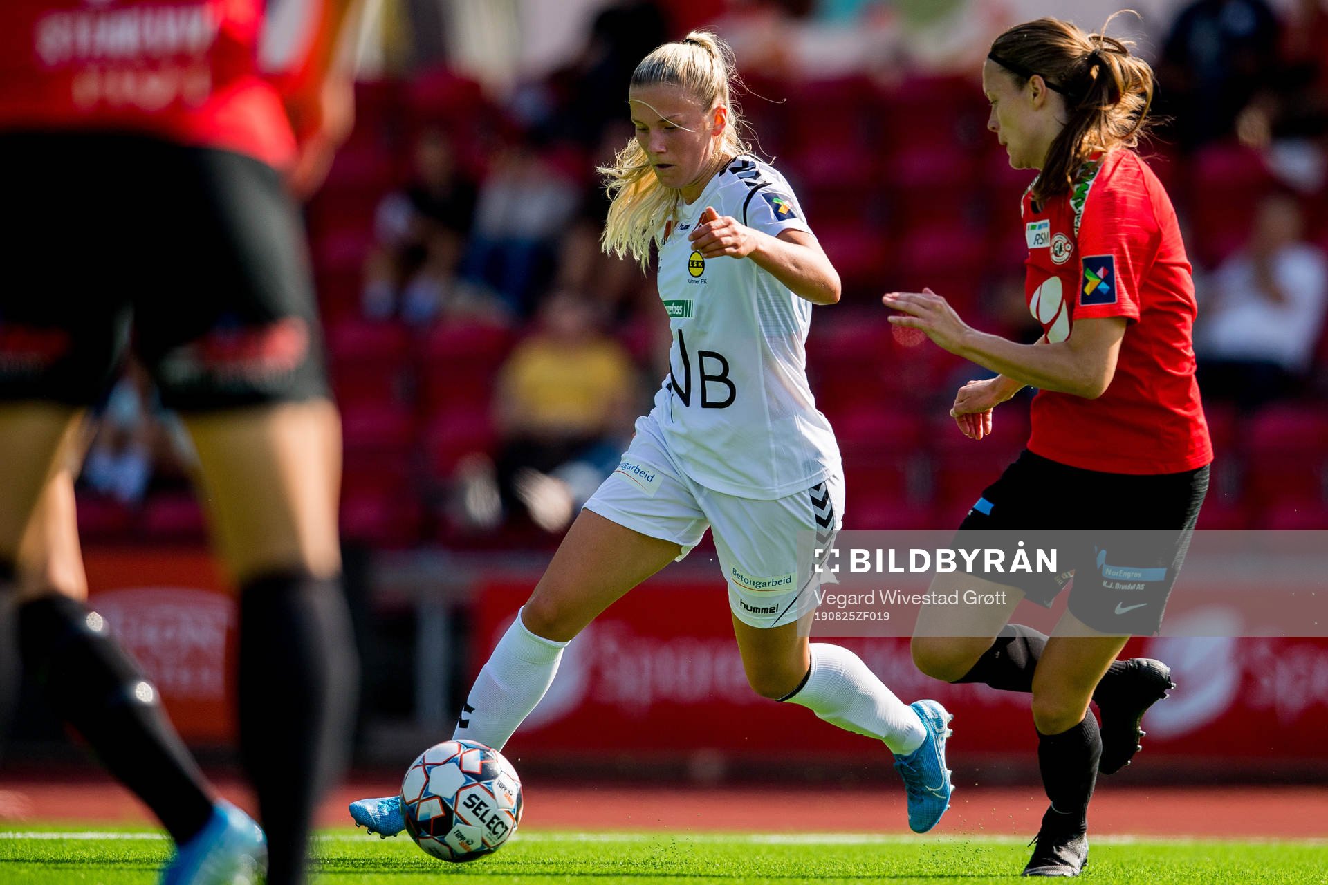 Emilie Nautnes of LSK Kvinner and Kristin Risnes of