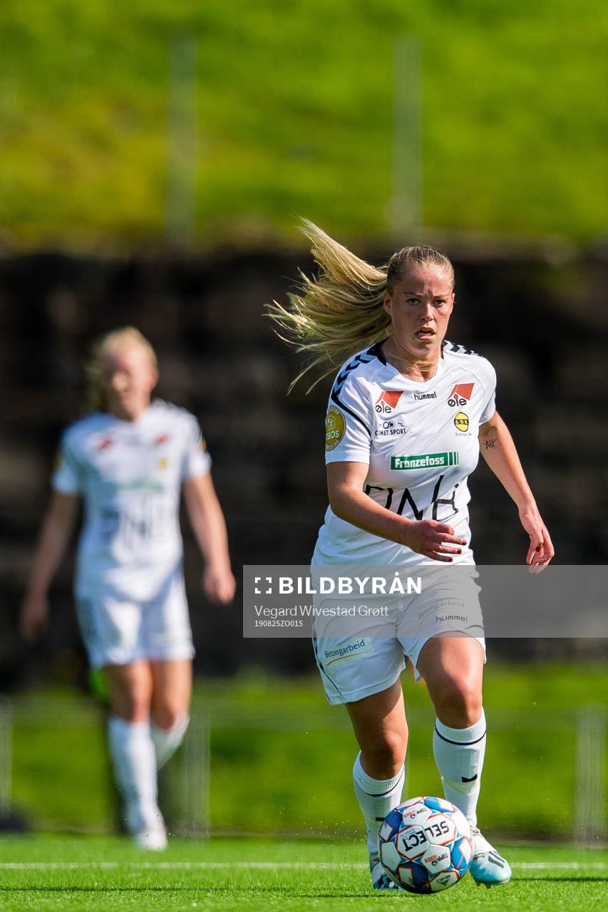 Therese Sessy Åsland of LSK Kvinner