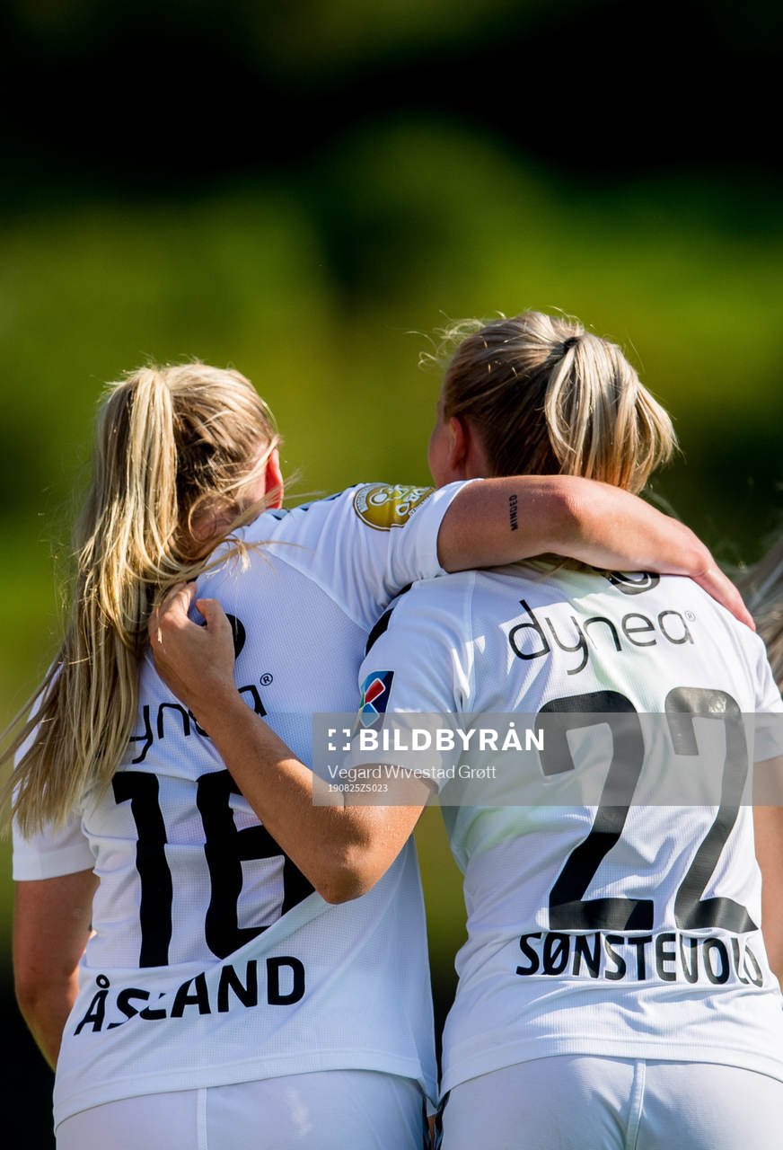 Anja Sønstevold of LSK Kvinner celebrates with teammate