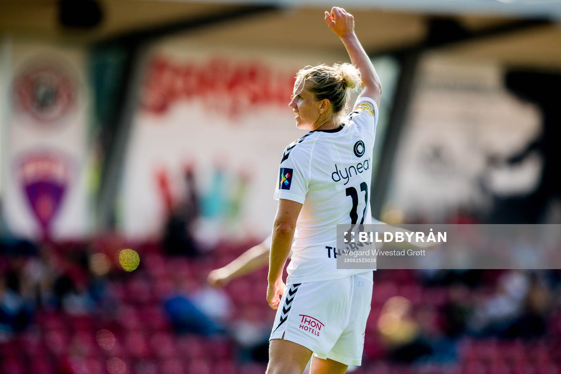 Elise Thorsnes of LSK Kvinner celebrates
