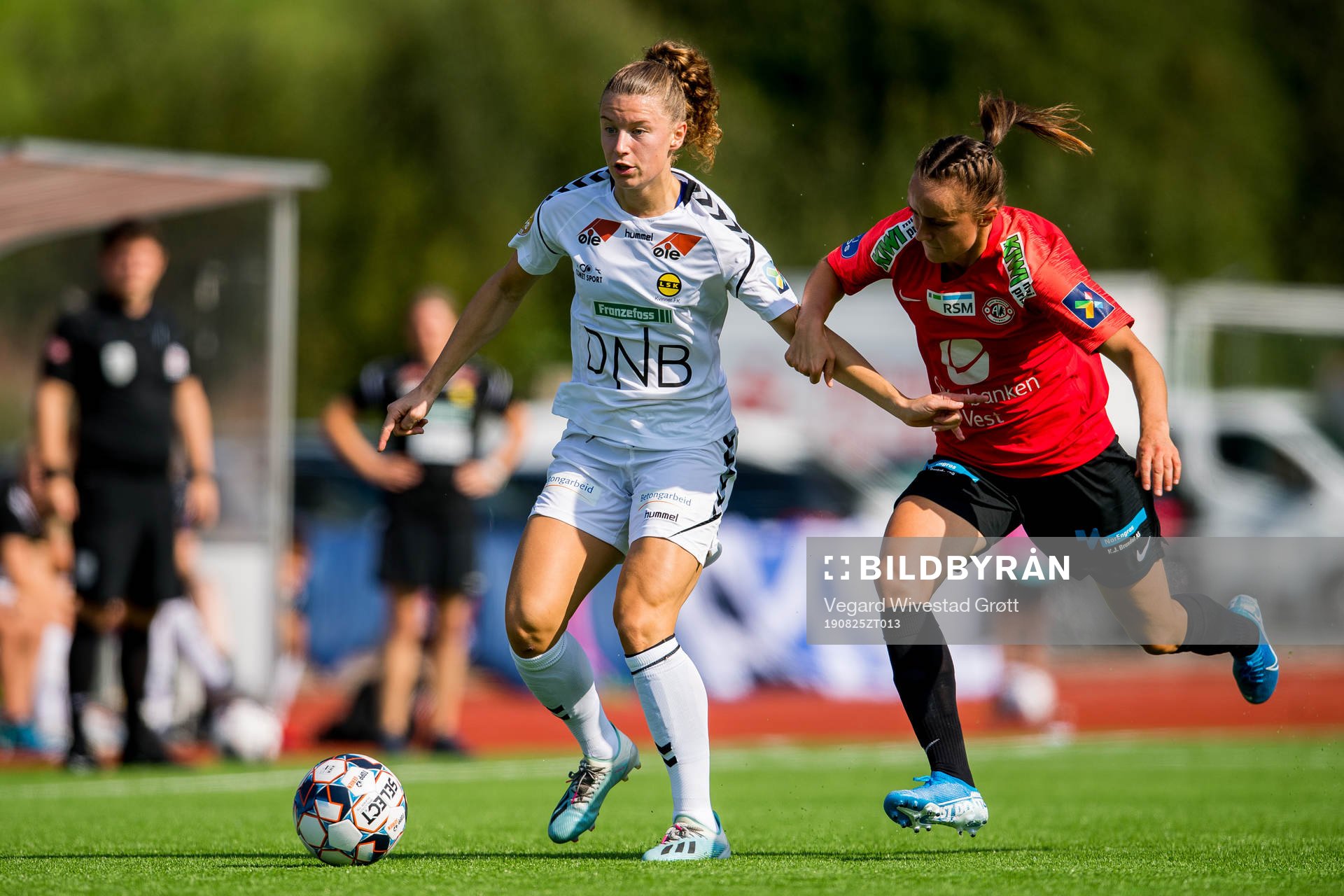 Synne Skinnes Hansen of LSK Kvinner and Andrea Wilmann of