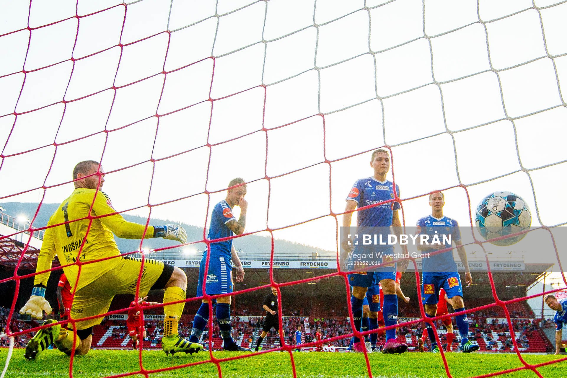 Goalkeeper Gudmund Kongshavn, Kent-Are Antonsen, Artem