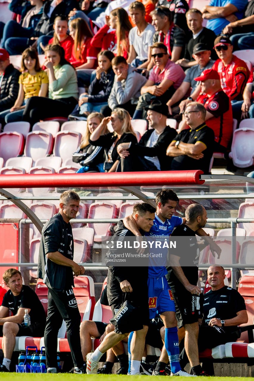 Simen Wangberg of Tromsø with an injury