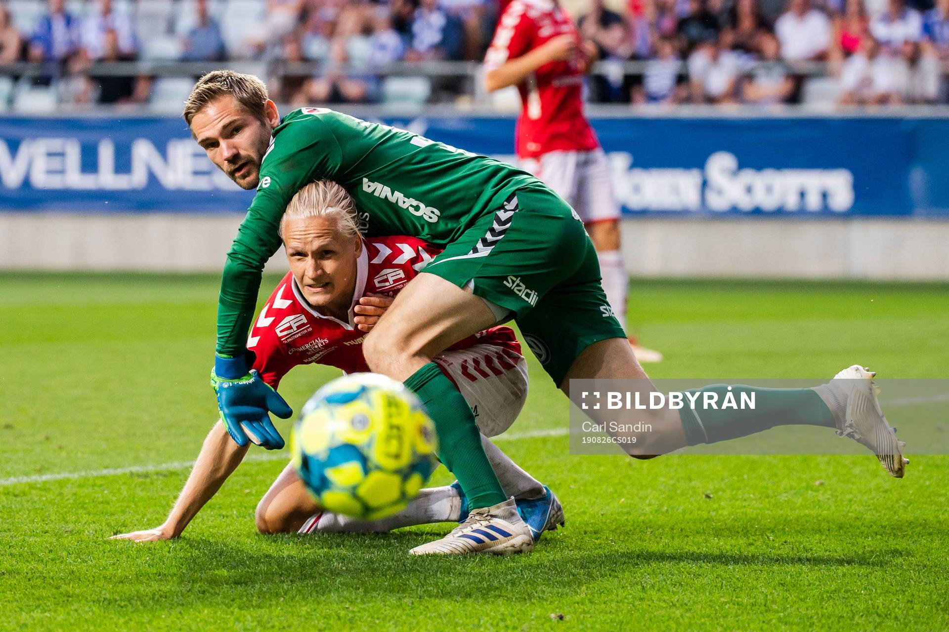 Kalmars Henrik Löfkvist och målvakt Lucas Hägg-Johansson