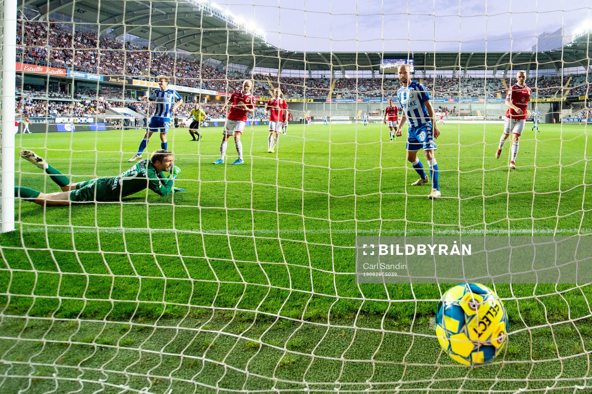 IFK Göteborgs Robin Söder gör 4-0 bakom Kalmars målvakt