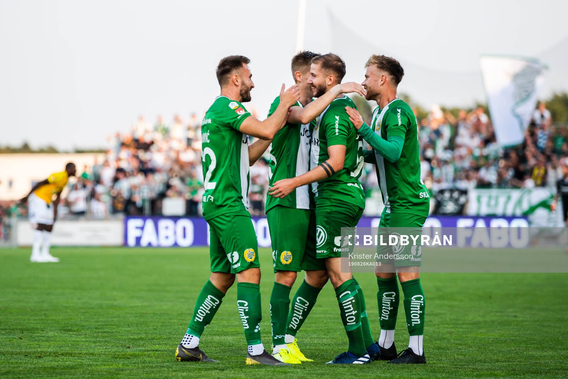 Hammarbys Darijan Bojanic jublar med lagkamrater
