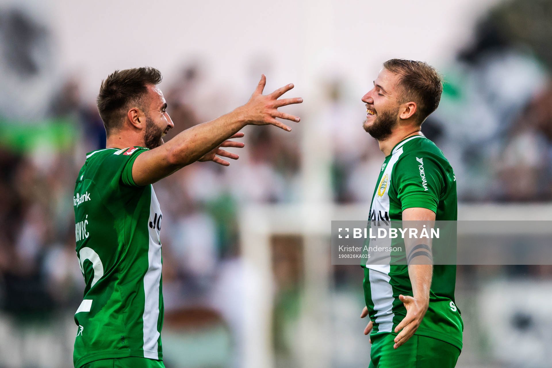 Hammarbys Muamer Tankovic jublar med Darijan Bojanic