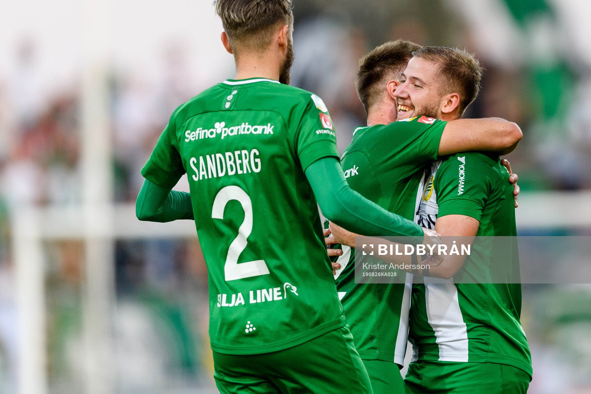 Hammarbys Darijan Bojanic (h) jublar med lagkamrater