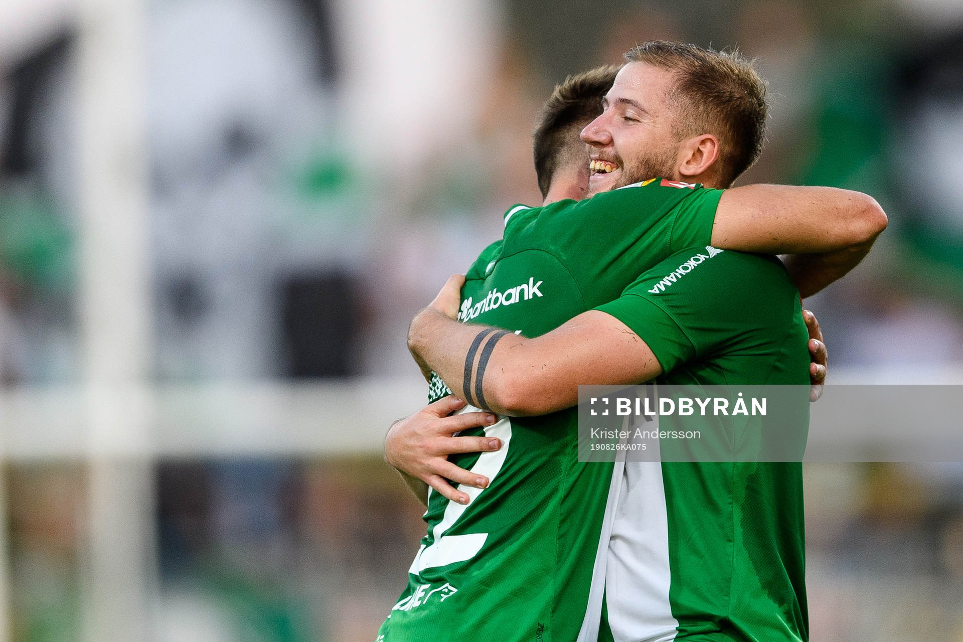 Hammarbys Darijan Bojanic (h) jublar med Muamer Tankovic (v)